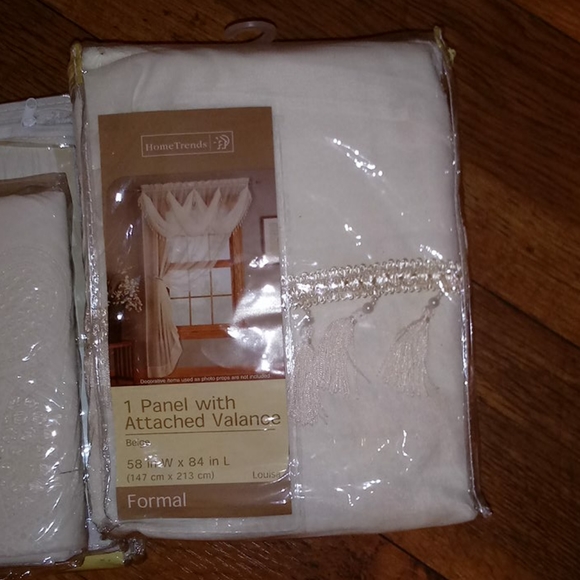 Curtains single item sold all together - Picture 5 of 8